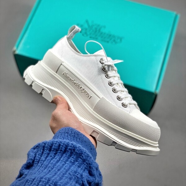 위핑,알렉산더맥퀸 Alexander McQueen 클래식 캔버스화 흰색