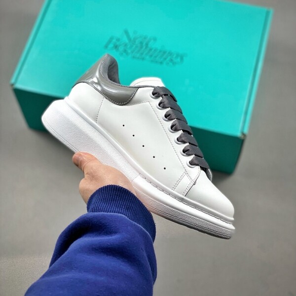 위핑,알렉산더맥퀸 Alexander McQueen 레더 화이트 신발 그레이