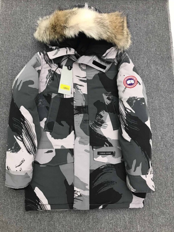 위핑,캐나다구스 Canada Goose Langford 남자 카모 패딩 점퍼