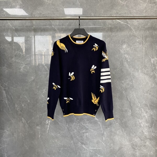 블링크,톰 브라운 Thom Browne  꿀벌 패턴 자카르 스웨터