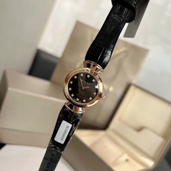 위핑,불가리 BVLGARI  심플한 무드의 여성 손목시계 30mm