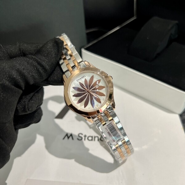 위핑,샤넬 CHANEL  심플한 디자인에 매치되는 손목시계  35*9mm