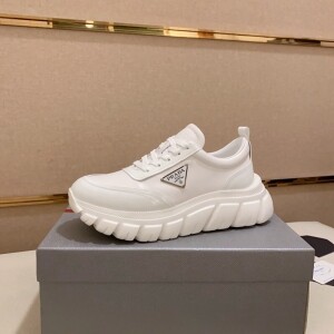 프라다 PRADA 남성 패션 통굽 스니커즈