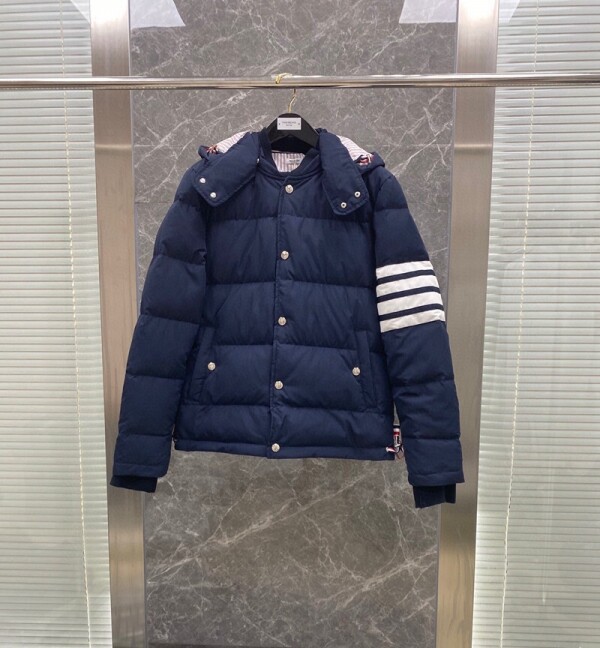 위핑,톰 브라운 Thom Browne 클래식 4봉 후드 패딩 남녀공용