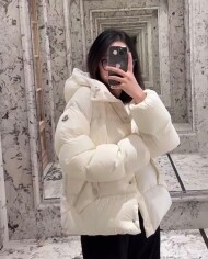몽클레어 Moncler 여성 패딩 화이트 쇼트