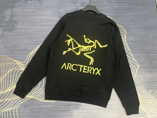 위핑,아크테릭스 ARC TERYX 등판 빅 로고 커플 라운드 맨투맨