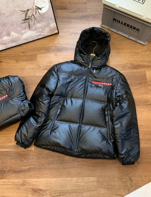 위핑,프라다 PRADA 클래식 레드 로고 나일론 패딩 남여공용