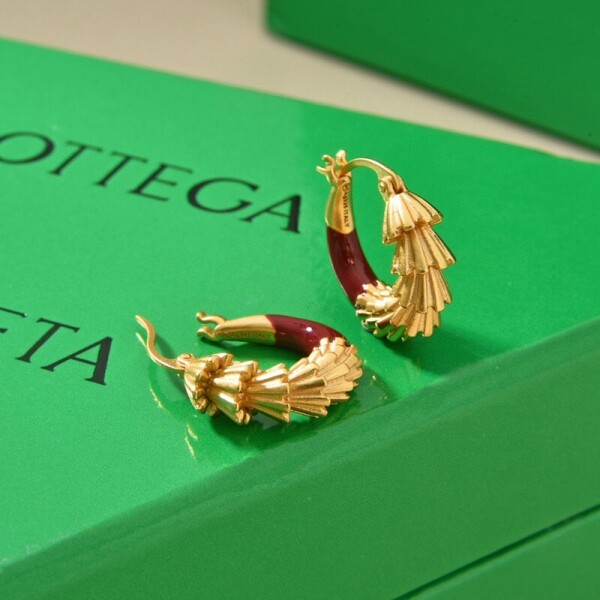위핑,보테가 베네타 Bottega Veneta 스타일리시한 디자인 개성있는 귀걸이