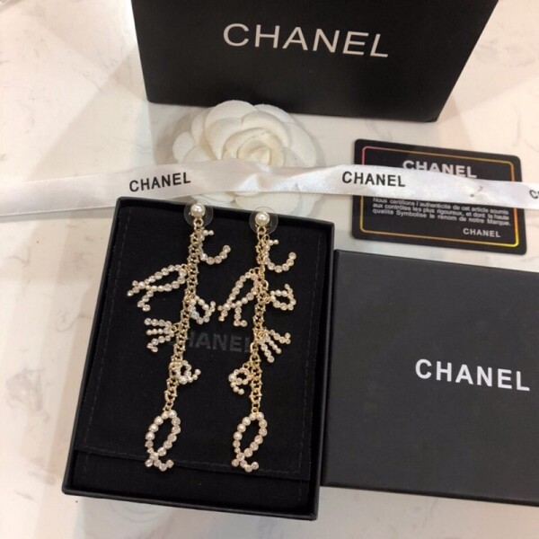 위핑,샤넬 CHANEL 모던 빈티지 로고 디자인 태슬 귀걸이