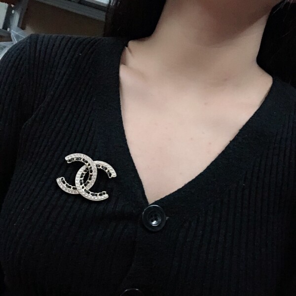 위핑,샤넬 CHANEL 모던 빈티지 코디 브로치