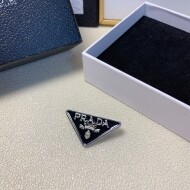 프라다 PRADA 클래식한 삼각 브로치