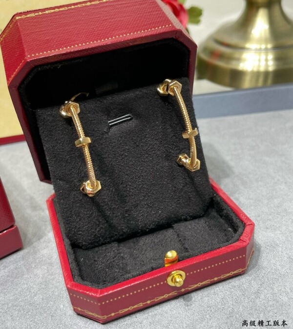 위핑,까르띠에 Cartier 클래식 나사 디자인 귀걸이