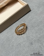 불가리 BVLGARI 클래식 앤티크 디자인 스터드 뱀피 반지