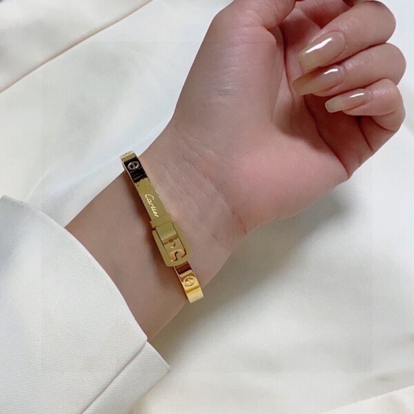 위핑,까르띠에 Cartier 클래식하고 모던한 디자인 팔찌 18~19cm