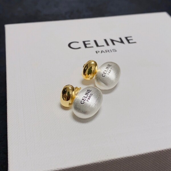 위핑,셀린느 CELINE 클래식 로고 모던 디자인 귀걸이