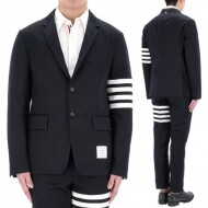 톰 브라운 Thom Browne 21FW 사선 완장 클래식 블레이저 네이비 MJU490E 07738 415 MJU49