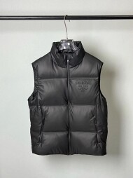 프라다 PRADA 로고 프린트 모던 차이나 패딩 베스트