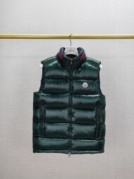 몽클레르 MONCLER 클래식 로고 캐주얼 어디에나 잘 어울리는 차이나 패딩 베스트 남녀공용