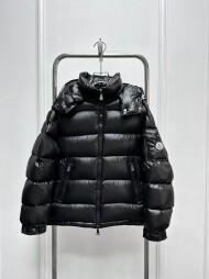 몽클레르 MONCLER 클래식 로고 어디에나 매치할 수 있는 패딩 코트 남녀 공용