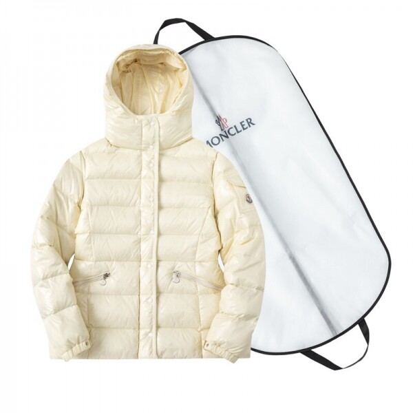 블링크,몽클레르 MONCLER 로고 스타일리쉬 캐주얼 어디에나 잘 어울리는 패딩 코트
