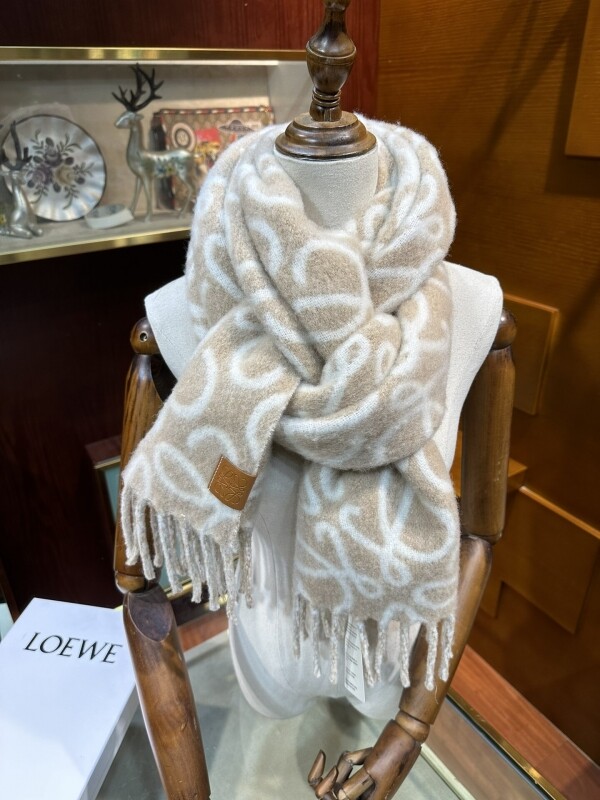 블링크,로에베 LOEWE 로고 스타일리쉬한 캐주얼 디자인 스카프