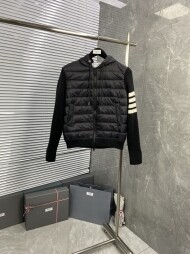 톰브라운 Thom Browne 모던 클래식 니트 패치 후드 패딩
