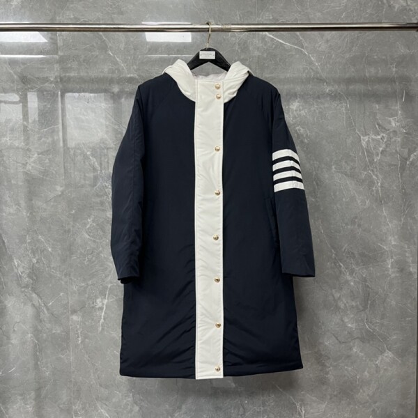 블링크,톰브라운 Thom Browne 모던 클래식 캐주얼 롱 패딩 코트