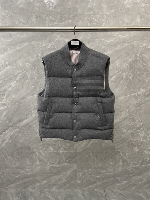 블링크,톰브라운 Thom Browne 모던 클래식 캐주얼 베스트 패딩 코트
