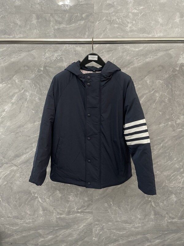 블링크,톰브라운 Thom Browne 모던 클래식 캐주얼 후드 패딩 코트