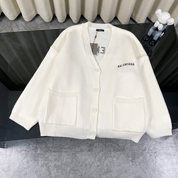 위핑,발렌시아가 BALENCIAGA 앞뒤 자수 로고 카디건 니트 코트