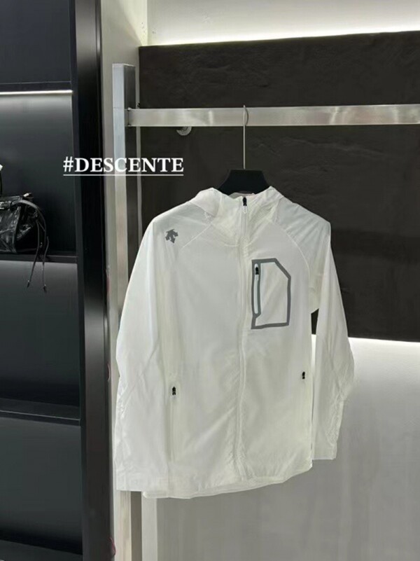 위핑,데상트 DESCENTE 클래식한 심플한 스탠드업 칼라 속건 자외선 차단 의류