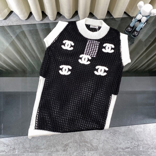 위핑,샤넬 CHANEL 클래식 흑백 배색 니트 펀칭 나시 스커트