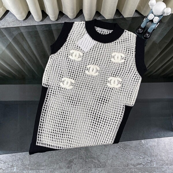 위핑,샤넬 CHANEL 클래식 흑백 배색 니트 펀칭 나시 스커트