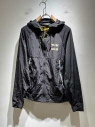 미우미우 MIU MIU 클래식 로고 후드 커플 자외선 차단 코트