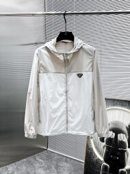 프라다 PRADA 클래식 삼각로고 모던 시크 심플 여름 래쉬가드