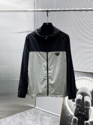 프라다 PRADA 클래식 삼각로고 모던 시크 심플 여름 래쉬가드