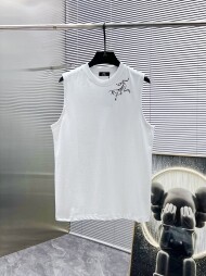 아크테릭스 ARC TERYX 로고 패션 트렌드 나시 반팔 티