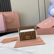 미우미우 MIU MIU 클래식 모던 브라운 카드 지갑 10.5x8cm