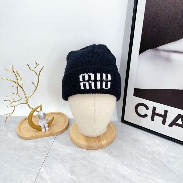 위핑,미우미우 MIU MIU 패션 레터링 로고 비니