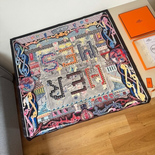 위핑,에르메스 Hermès 패션프린트 정사각 실크 스카프 90×90cm