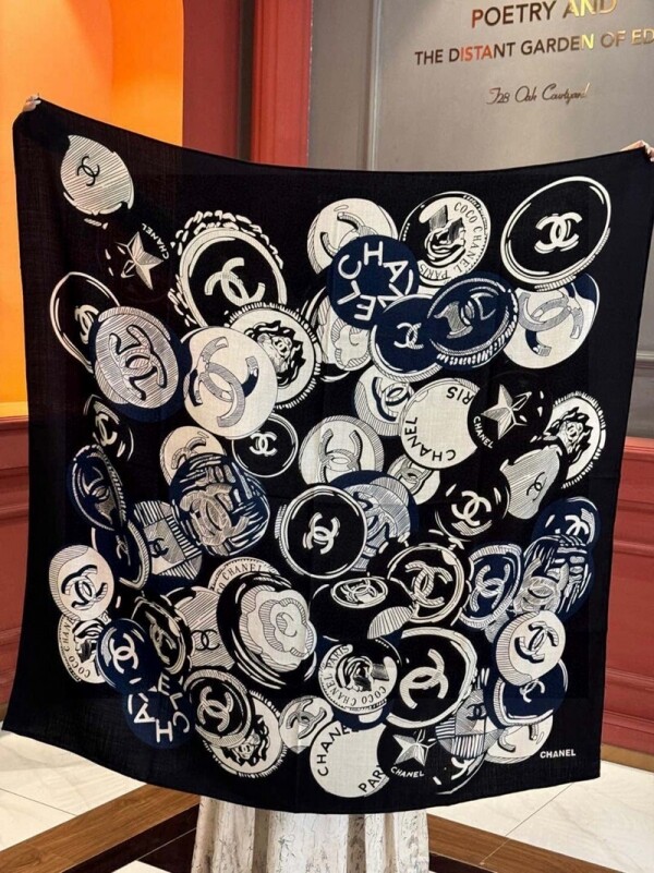 위핑,샤넬 CHANEL 머니로고 실크 스카프 140cm×140cm