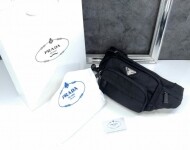 프라다 포코노 힙색 벨트백