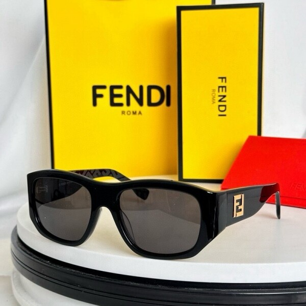 위핑,펜디 FENDI 트렌디한 디자인 감각의 선글라스 남녀공용 FE40117I 53口20-145