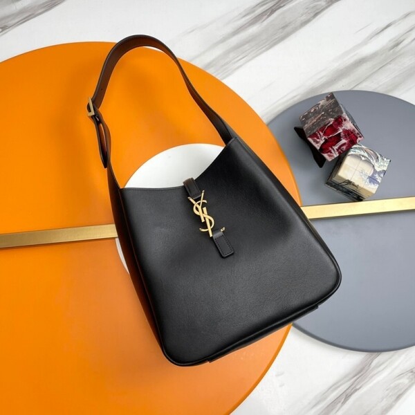 위핑,생로랑 Saint Laurent LE 5A7 빈티지 심플 겨드랑이 가방