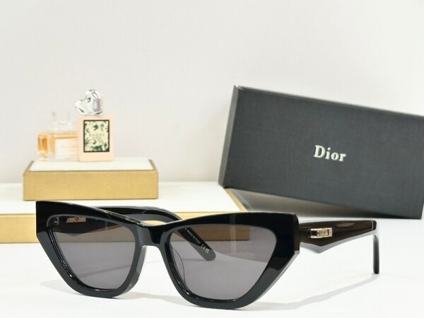 위핑,디올 DIOR 패션 트렌드 디자인 선글라스 남녀공용 CDiorB6IXR 56口16-140