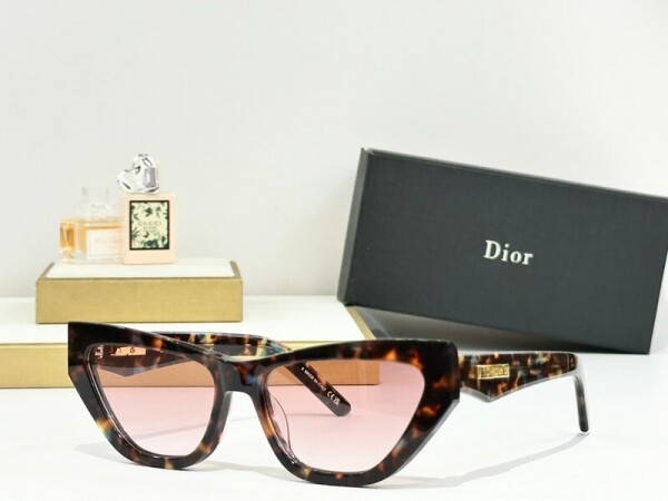 위핑,디올 DIOR 패션 트렌드 디자인 선글라스 남녀공용 CDiorB6IXR 56口16-140