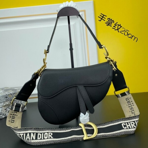 위핑,디올 DIOR saddle 클래식 모던 크로스백 25.5 x 20 x 6.5cm