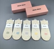 미우미우 MIU MIU 클래식 레터링 로고 여성 덧신