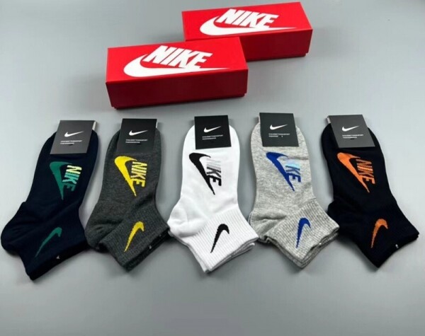 위핑,나이키 NIKE 클래식 로고 여자 짧은 양말