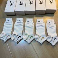 나이키 NIKE 클래식 로고 여자 짧은 양말